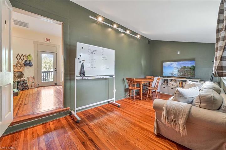 1611 Fowler St.