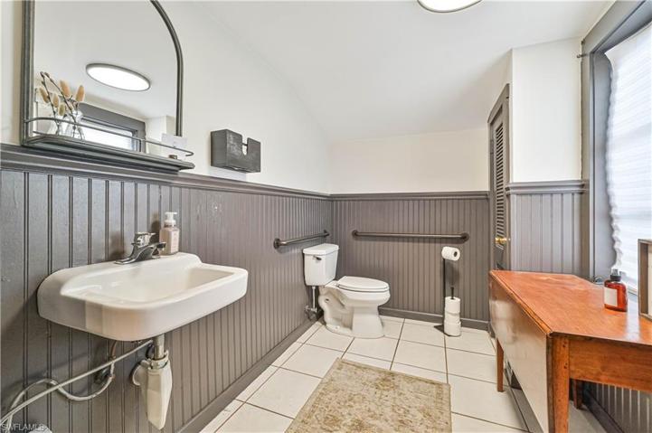 1611 Fowler St.