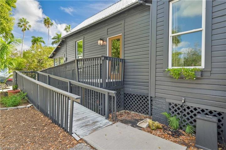 1611 Fowler St.