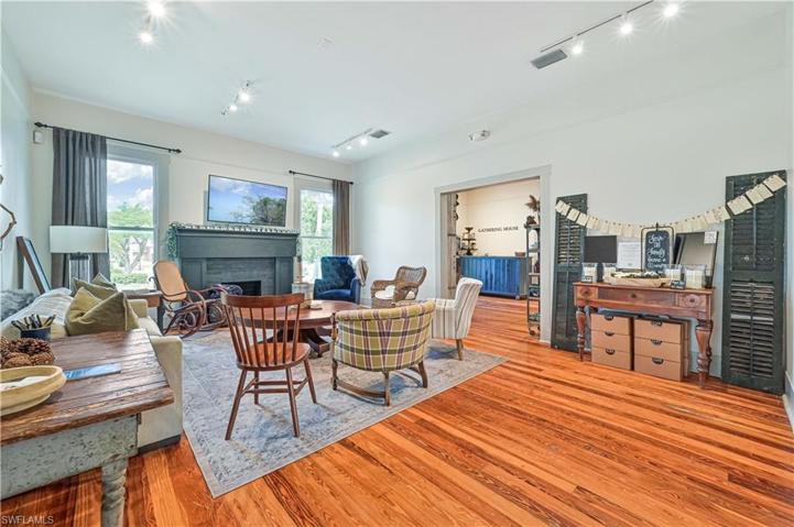 1611 Fowler St.