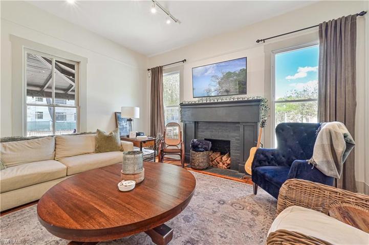 1611 Fowler St.