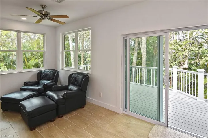 Sitting room with ceiling fan