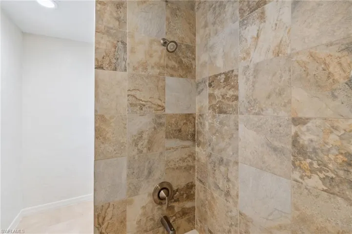 Guest Bathroom Tub/Shower combo