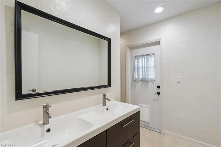 Guest Bathroom with access to the Pool