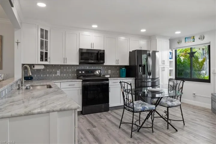 4973  Pepper  CIR, Naples, FL 34113