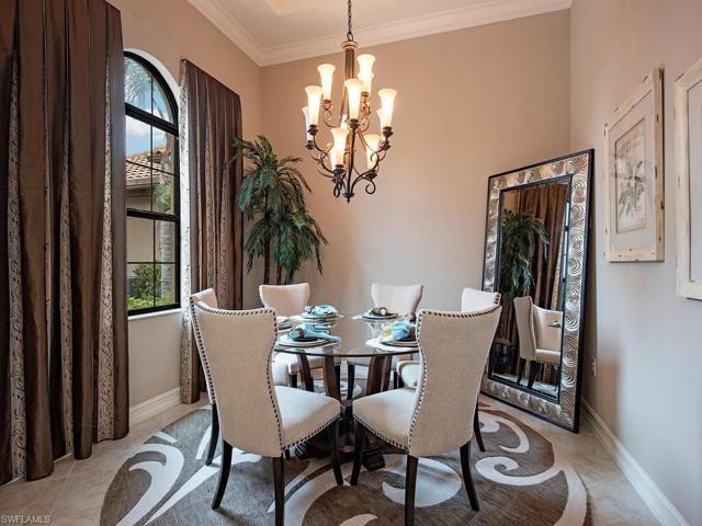 casual dining in kitchen
