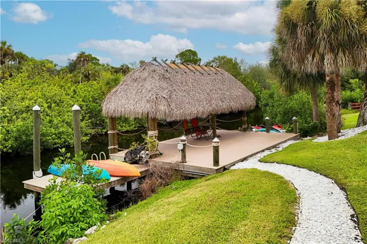 Tiki hut