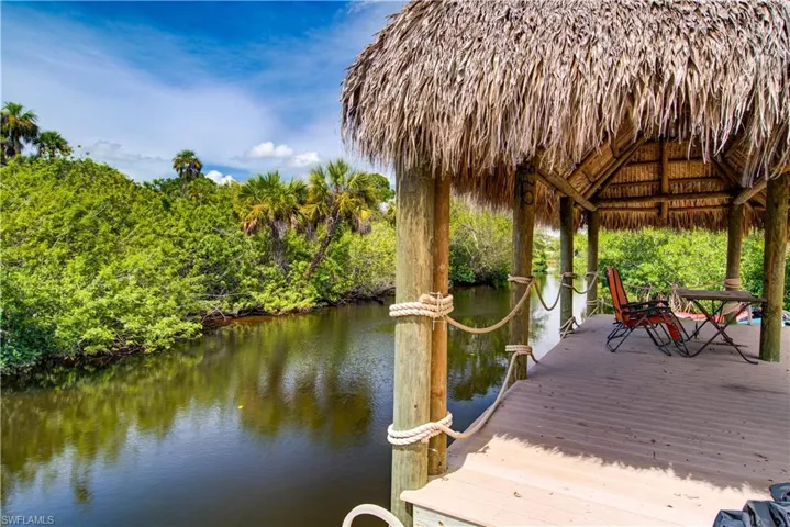 Tiki hut