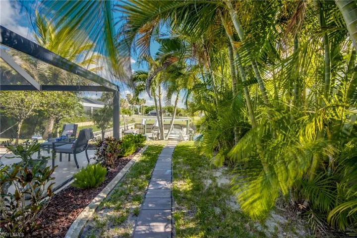 1621 NE 5th  TER, Cape Coral, FL 33909