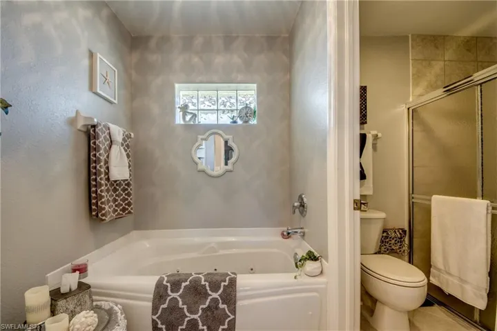 1621 NE 5th  TER, Cape Coral, FL 33909