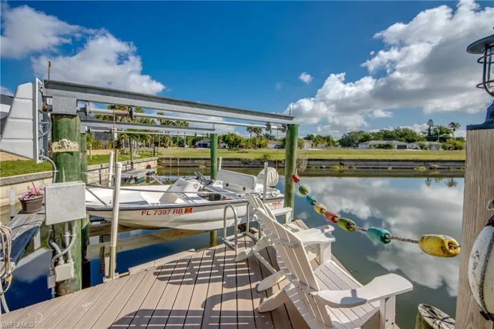 1621 NE 5th  TER, Cape Coral, FL 33909