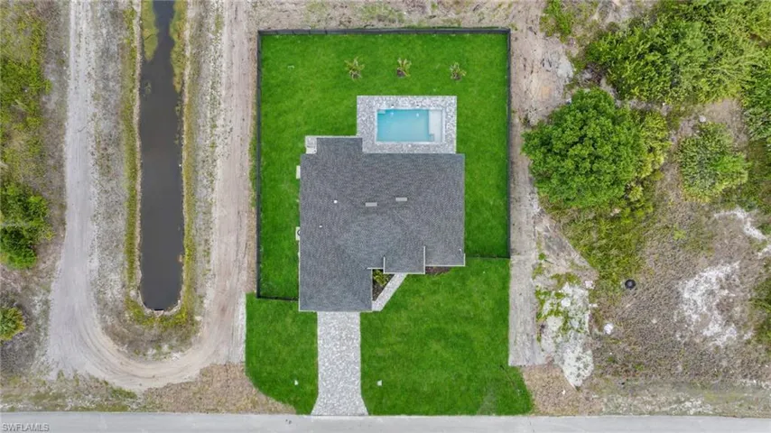Birds eye view of property
