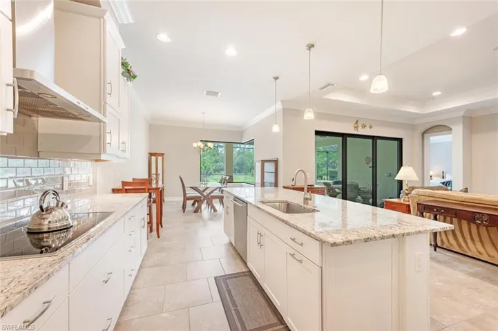 1523  Mockingbird  DR, Naples, FL 34120