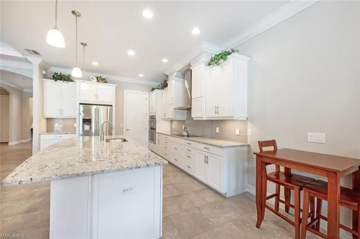 1523  Mockingbird  DR, Naples, FL 34120