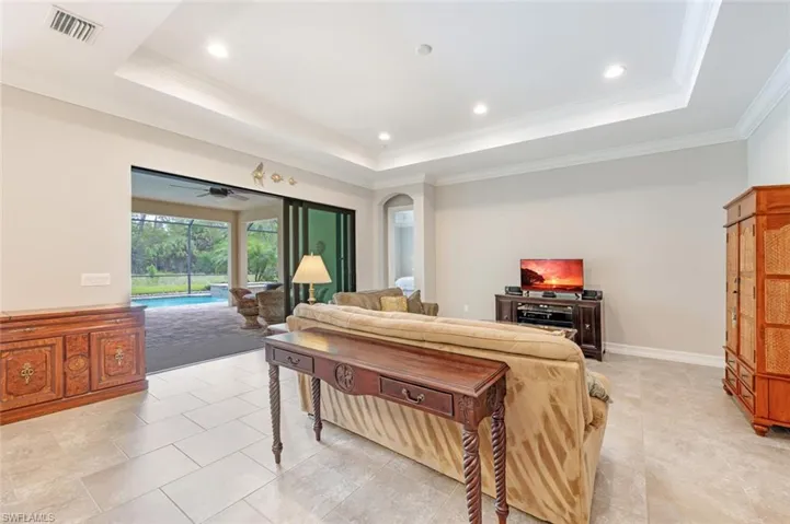1523  Mockingbird  DR, Naples, FL 34120