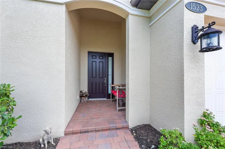 1523  Mockingbird  DR, Naples, FL 34120