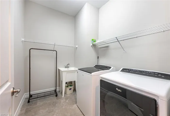 1523  Mockingbird  DR, Naples, FL 34120