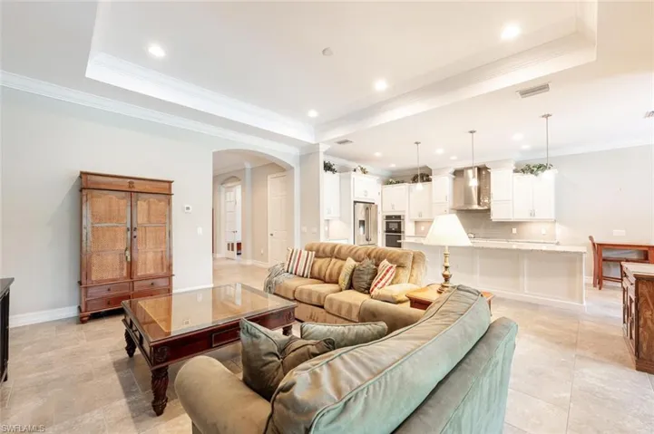 1523  Mockingbird  DR, Naples, FL 34120
