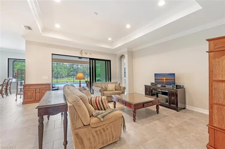 1523  Mockingbird  DR, Naples, FL 34120