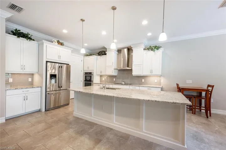 1523  Mockingbird  DR, Naples, FL 34120