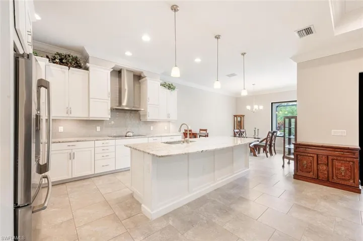 1523  Mockingbird  DR, Naples, FL 34120