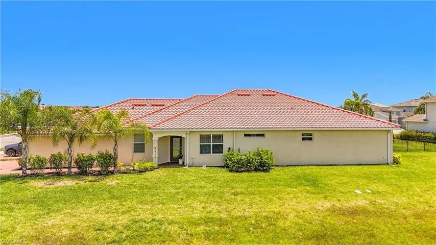 2558 Vine Ave, Naples, Florida 34120