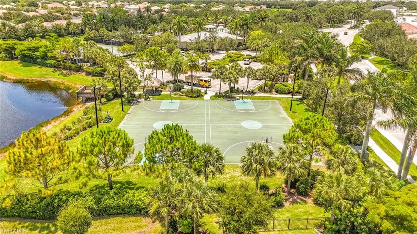 2558 Vine Ave, Naples, Florida 34120