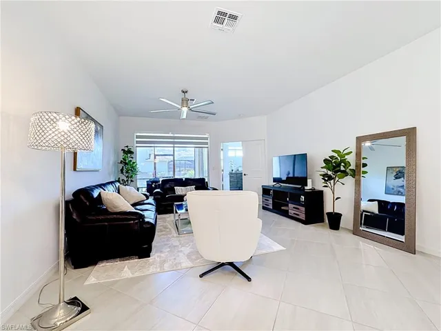 2558 Vine Ave, Naples, Florida 34120