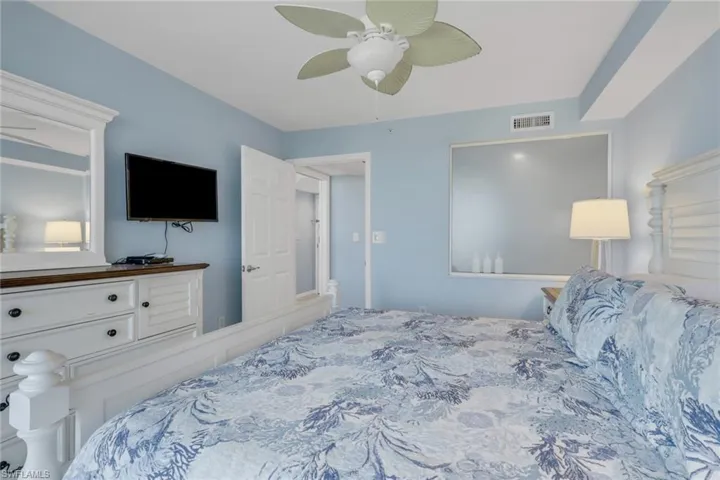 Bedroom with ceiling fan