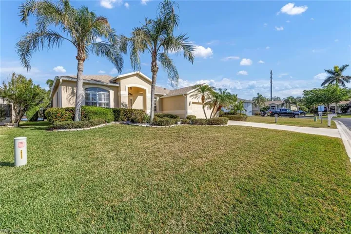 View of front facade with a garage and a front yard