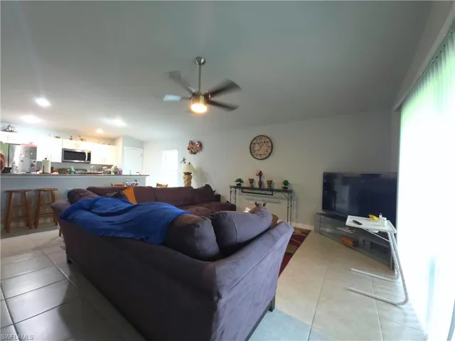 1825 Sw 1st Ave, Cape Coral, Florida 33991