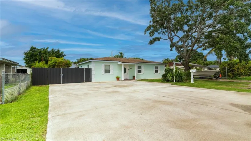 Single story home with a front yard