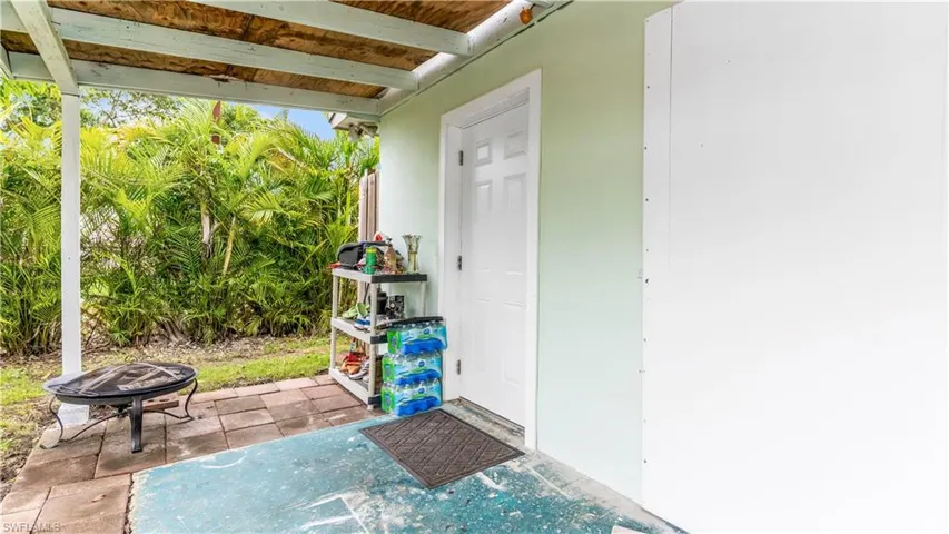 Entrance to property featuring a patio area