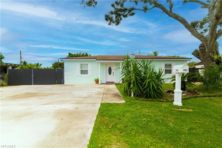 Ranch-style house featuring a front yard