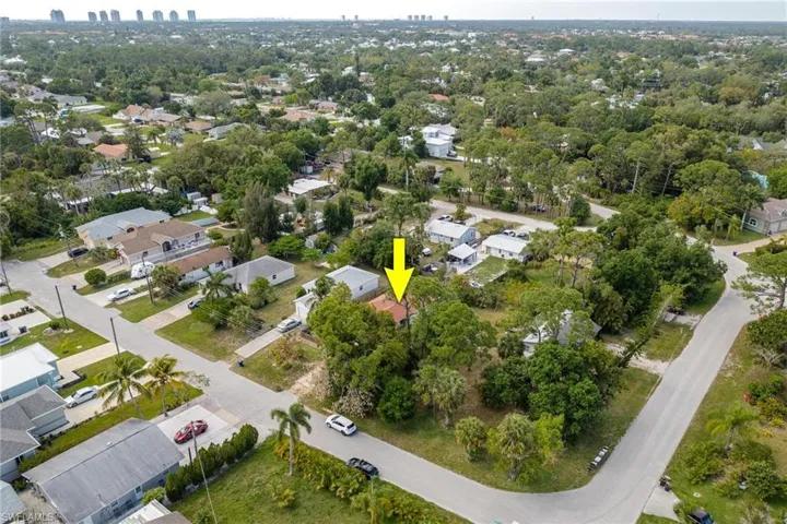 10017  Connecticut  ST, Bonita Springs, FL 34135