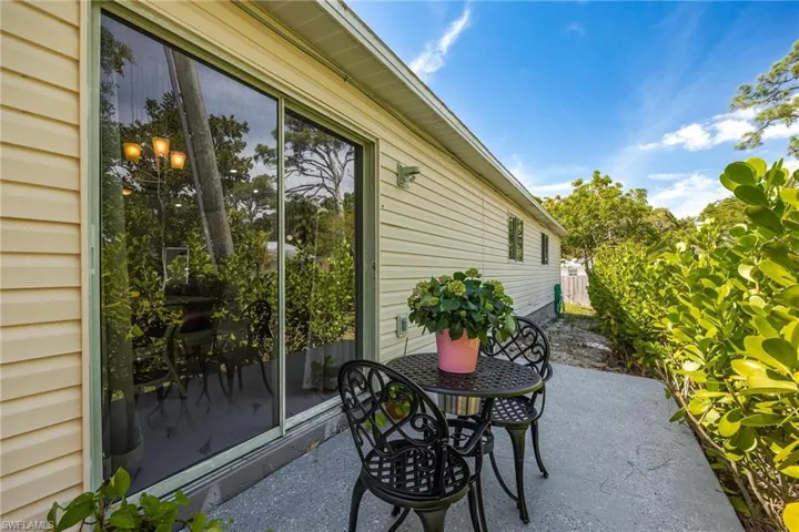 10017  Connecticut  ST, Bonita Springs, FL 34135