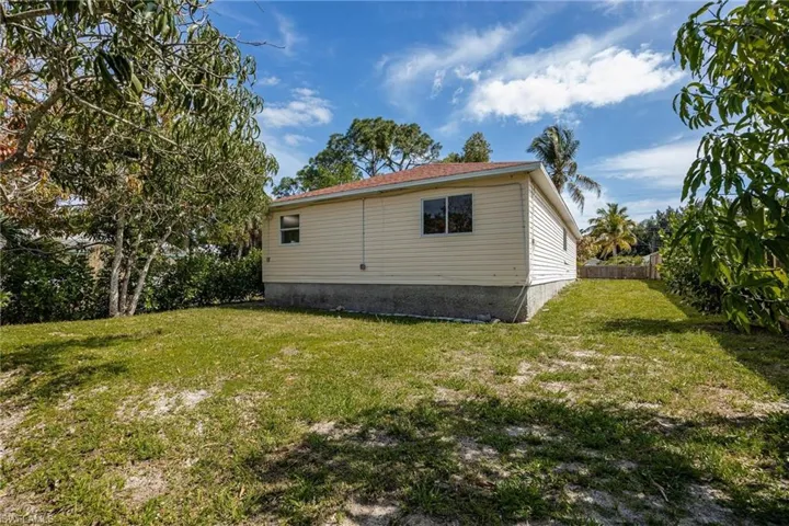 10017  Connecticut  ST, Bonita Springs, FL 34135