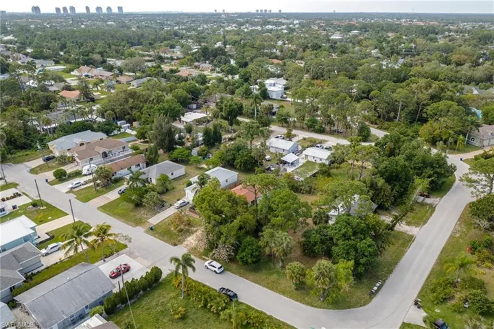10017  Connecticut  ST, Bonita Springs, FL 34135