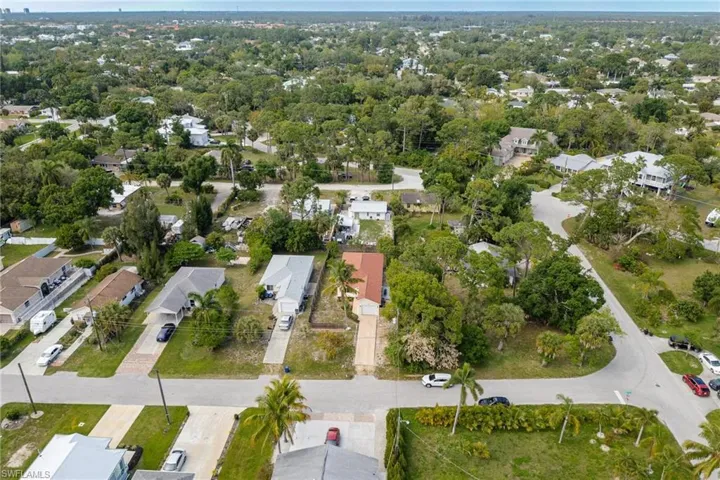 10017  Connecticut  ST, Bonita Springs, FL 34135
