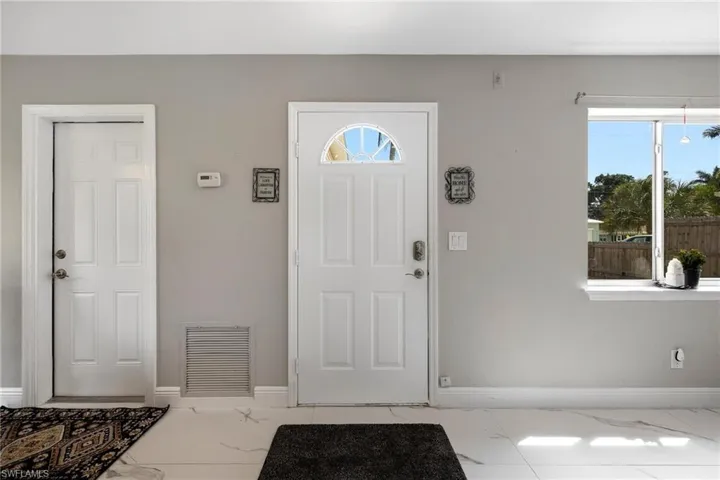 10017  Connecticut  ST, Bonita Springs, FL 34135