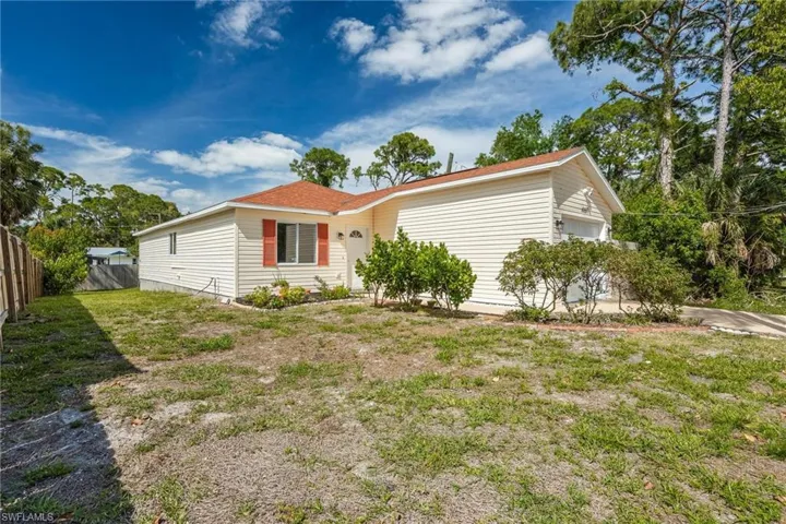 10017  Connecticut  ST, Bonita Springs, FL 34135