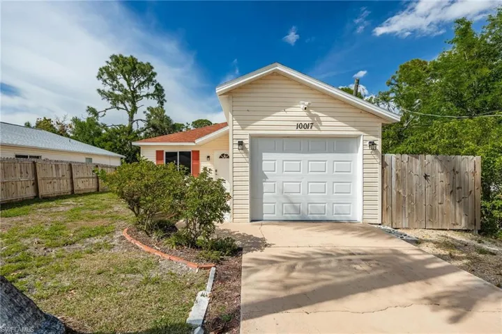 10017  Connecticut  ST, Bonita Springs, FL 34135