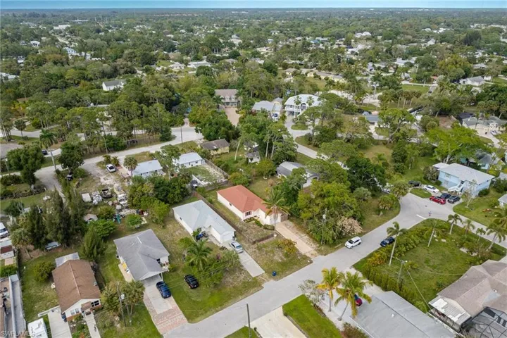 10017  Connecticut  ST, Bonita Springs, FL 34135