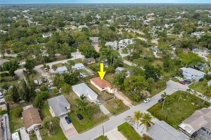 10017  Connecticut  ST, Bonita Springs, FL 34135