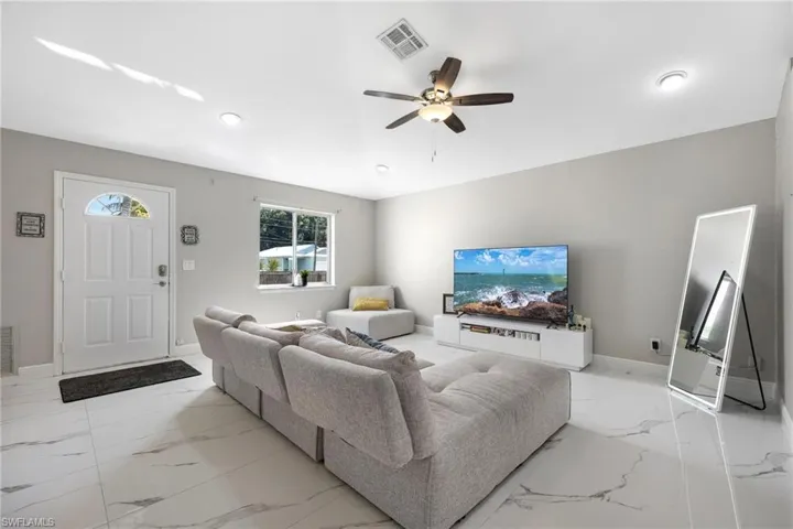 10017  Connecticut  ST, Bonita Springs, FL 34135