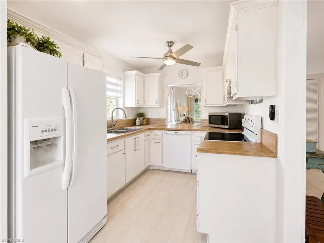 1056  Forest Lakes  DR, Naples, FL 34105
