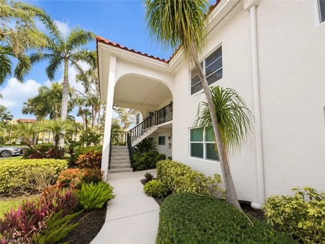 1056  Forest Lakes  DR, Naples, FL 34105