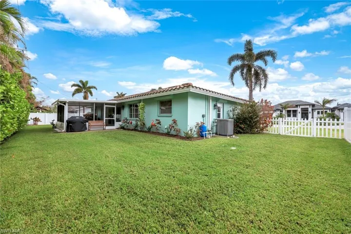 1001 N Town And River  DR, Fort Myers, FL 33919