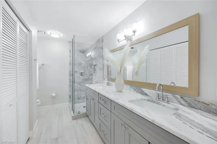 Dual sink, exquisite finishes