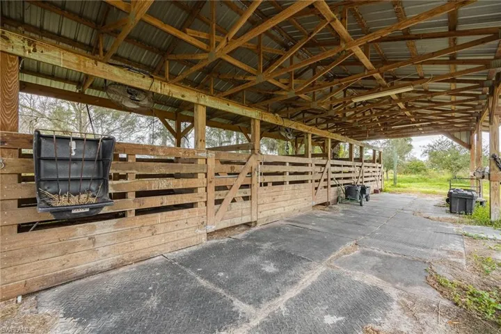 Horse barn, 4 stalls and tack room.